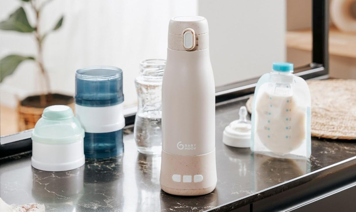 Cum hranesti bebelusul in siguranta atunci cand esti pe drum: ghid pentru parinti