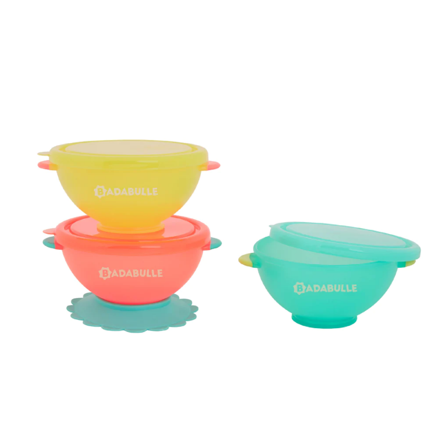 Badabulle - Set 3 boluri colorate pentru mancare, cu suport inclus