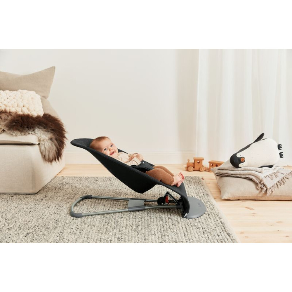 Balansoar din tesatura matlasata cu aspect Clasic pentru copii Baby Bjorn Balance Bliss, Black