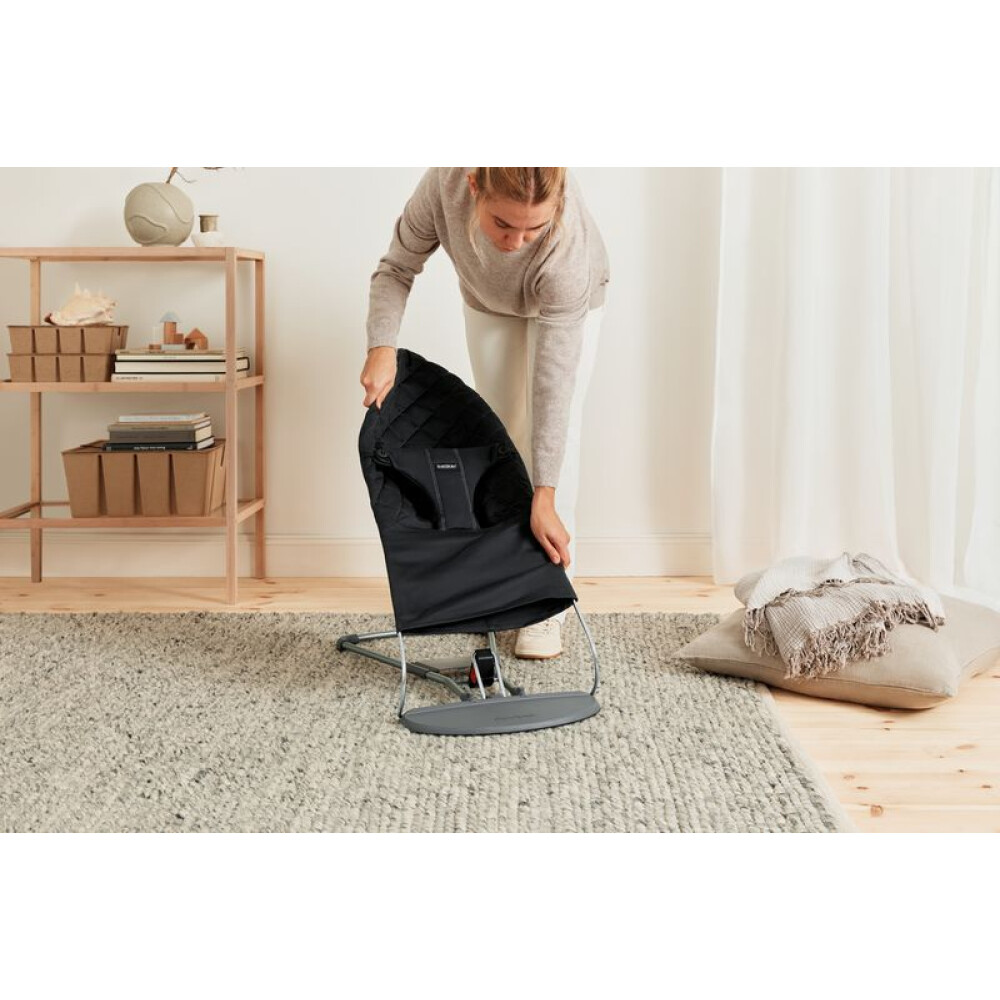 Balansoar din tesatura matlasata cu aspect Clasic pentru copii Baby Bjorn Balance Bliss, Black