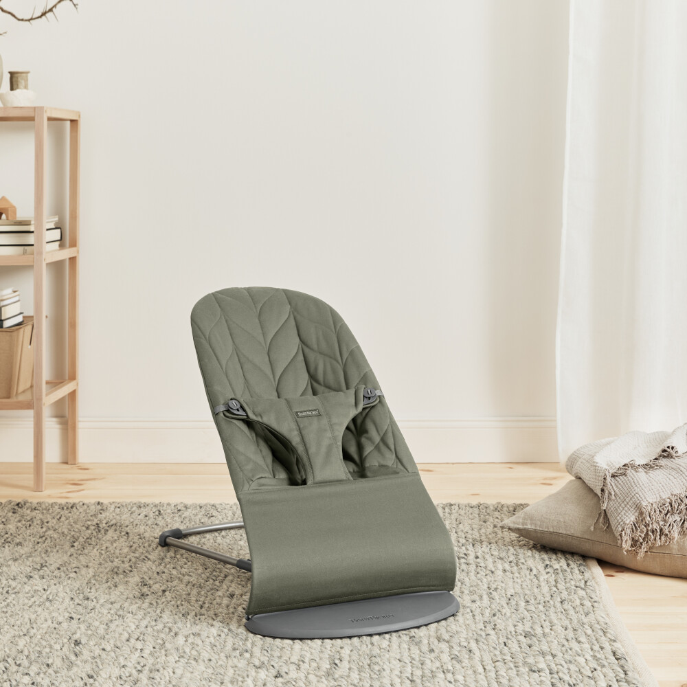 Balansoar BabyBjorn Bliss Dark Green cu aspect delicat de petala, tesatura matlasata