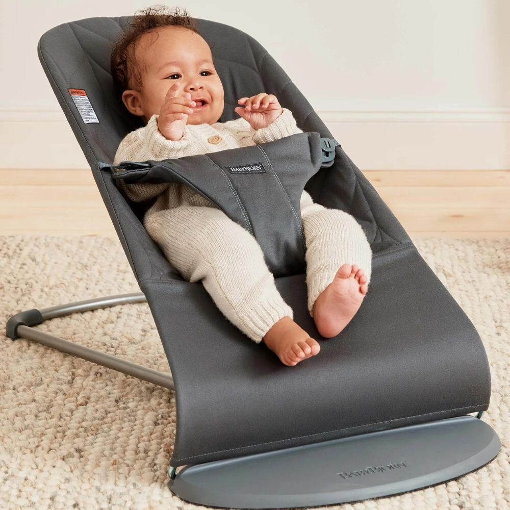 BabyBjorn - Balansoar Bliss Anthracite cu aspect delicat de petala, tesatura matlasata