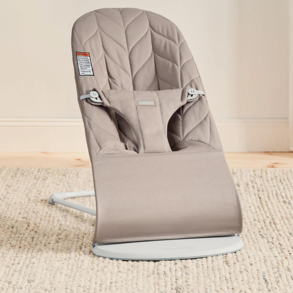 Balansoar din tesatura matlasata cu aspect delicat de petala pentru copii Baby Bjorn Bliss, Sand Gray