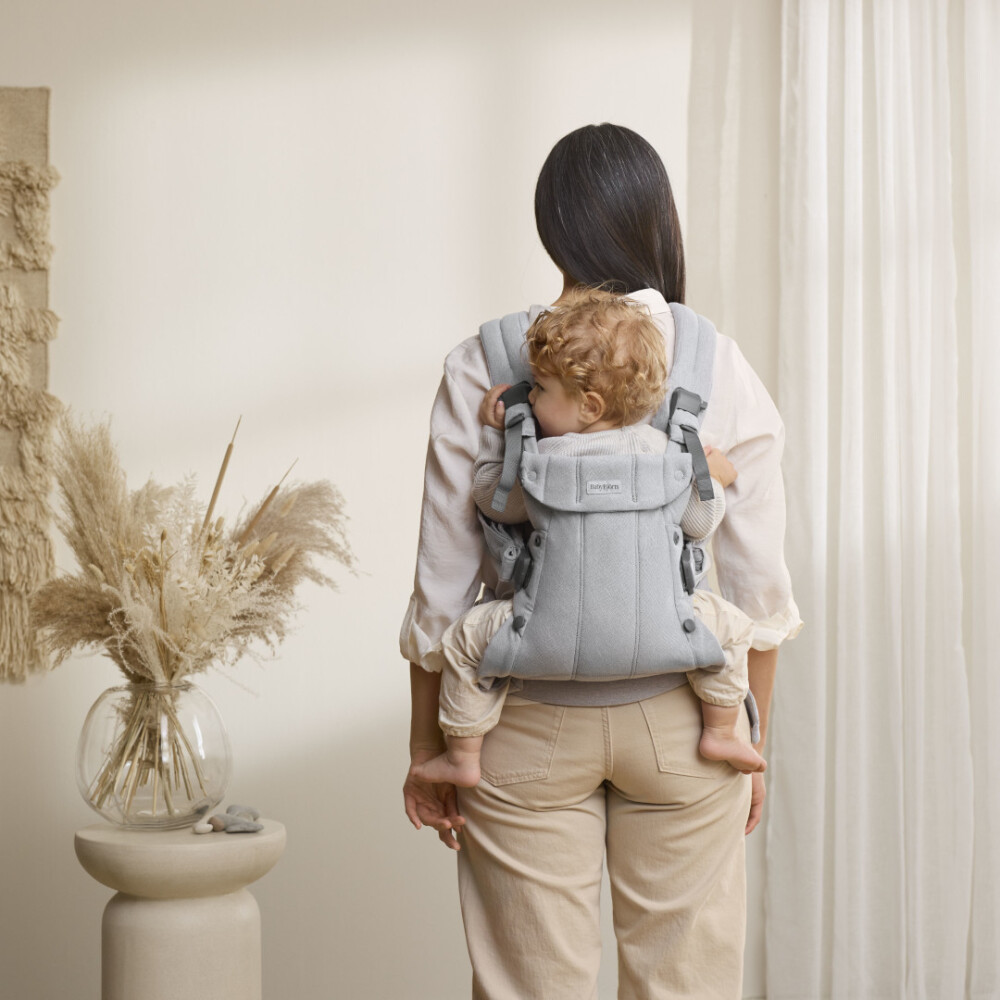 Marsupiu anatomic BabyBjorn cu multiple pozitii de purtare colectia Harmony, tesatura melange, Light Grey