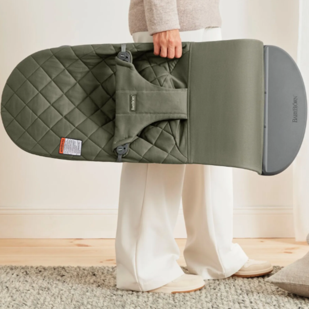 Balansoar din tesatura matlasata cu aspect Clasic pentru copii Baby Bjorn Balance Bliss, Dark Green