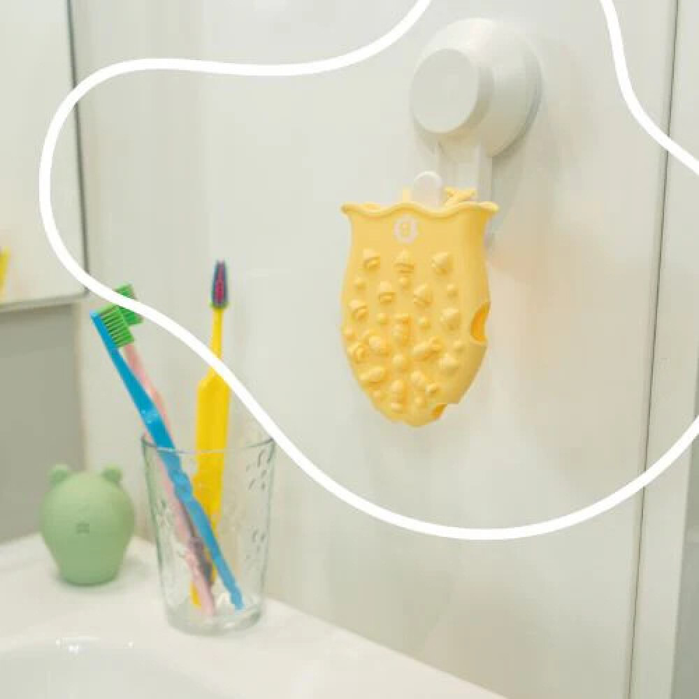 Perie de masaj Badabulle din silicon pentru scalpul bebelusului