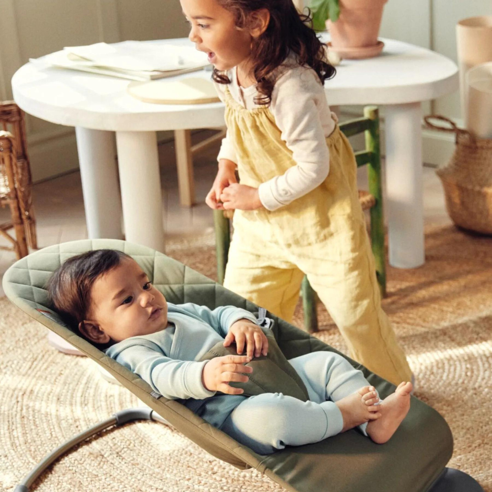 Balansoar din tesatura matlasata cu aspect Clasic pentru copii Baby Bjorn Balance Bliss, Dark Green