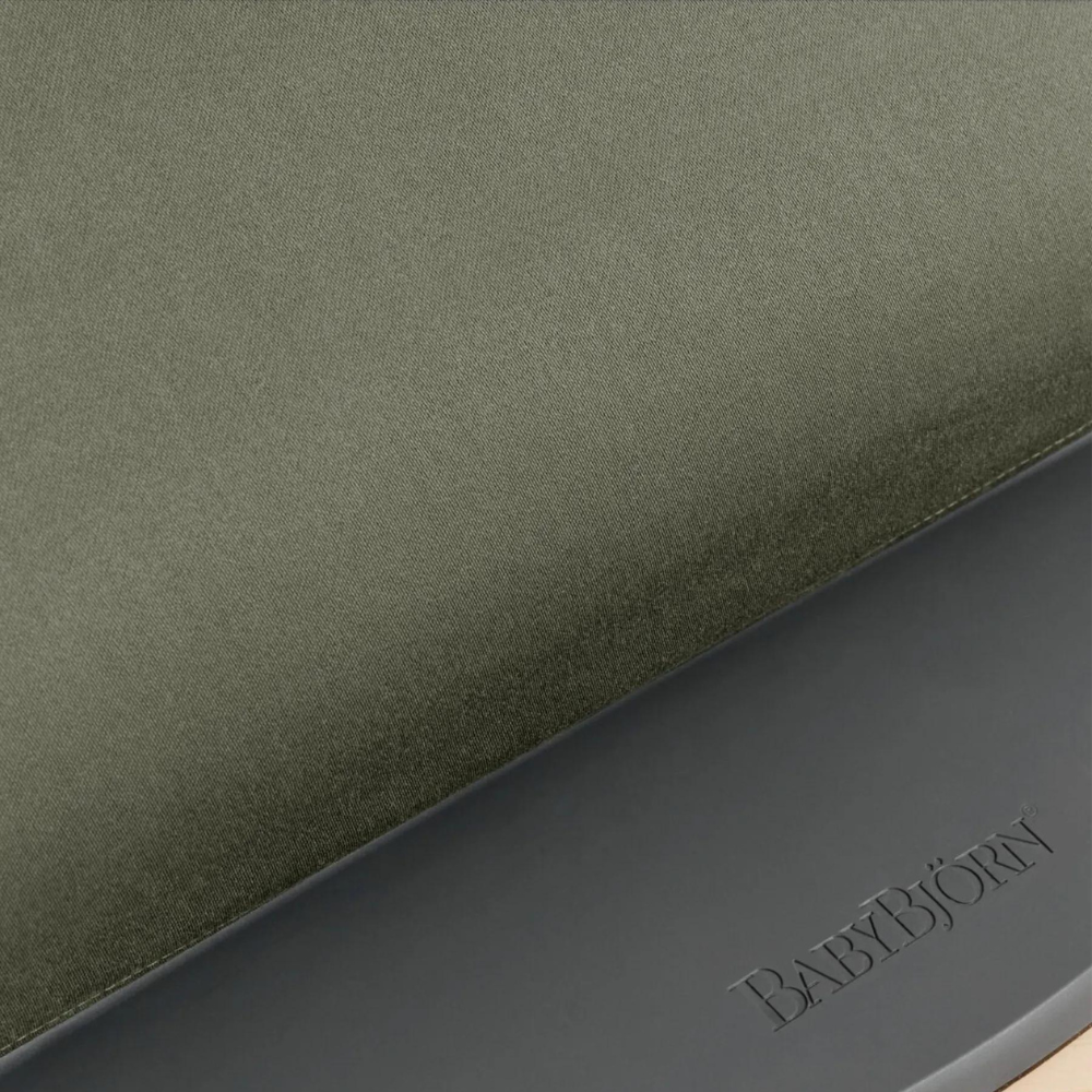 Balansoar din tesatura matlasata cu aspect Clasic pentru copii Baby Bjorn Balance Bliss, Dark Green