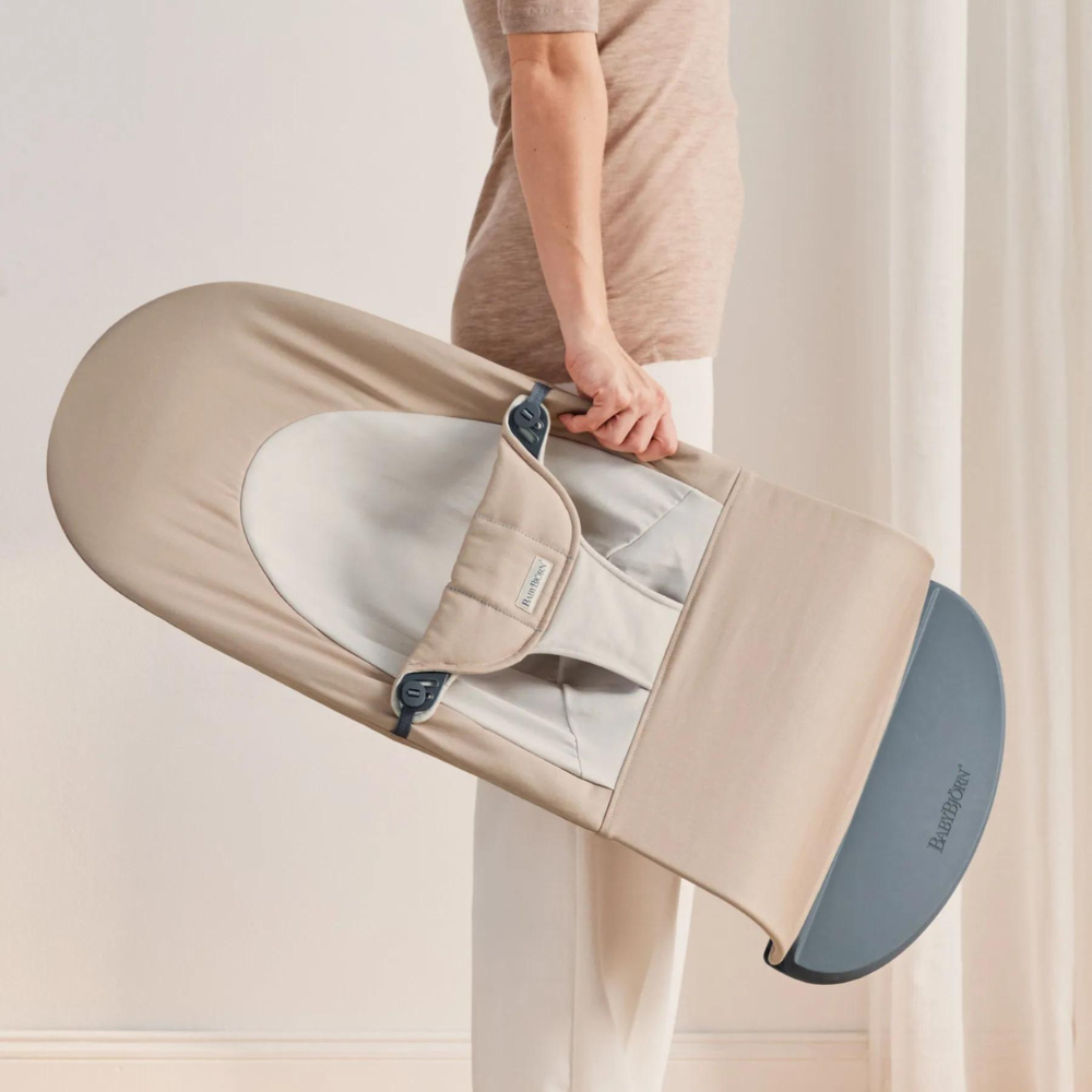 Balansoar din tesatura pentru copii Baby Bjorn balance soft, Khaki/Beige
