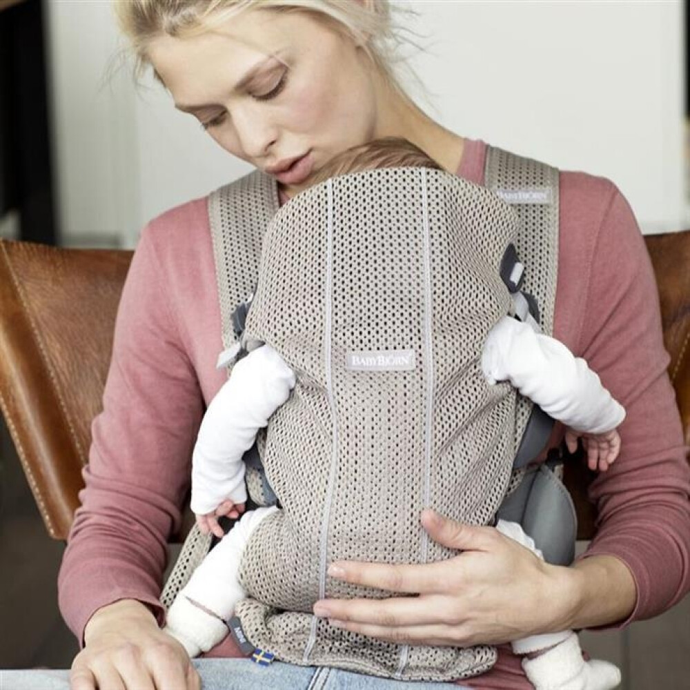 BabyBjorn - Marsupiu anatomic Mini, cu pozitii multiple de purtare – Greige, Mesh
