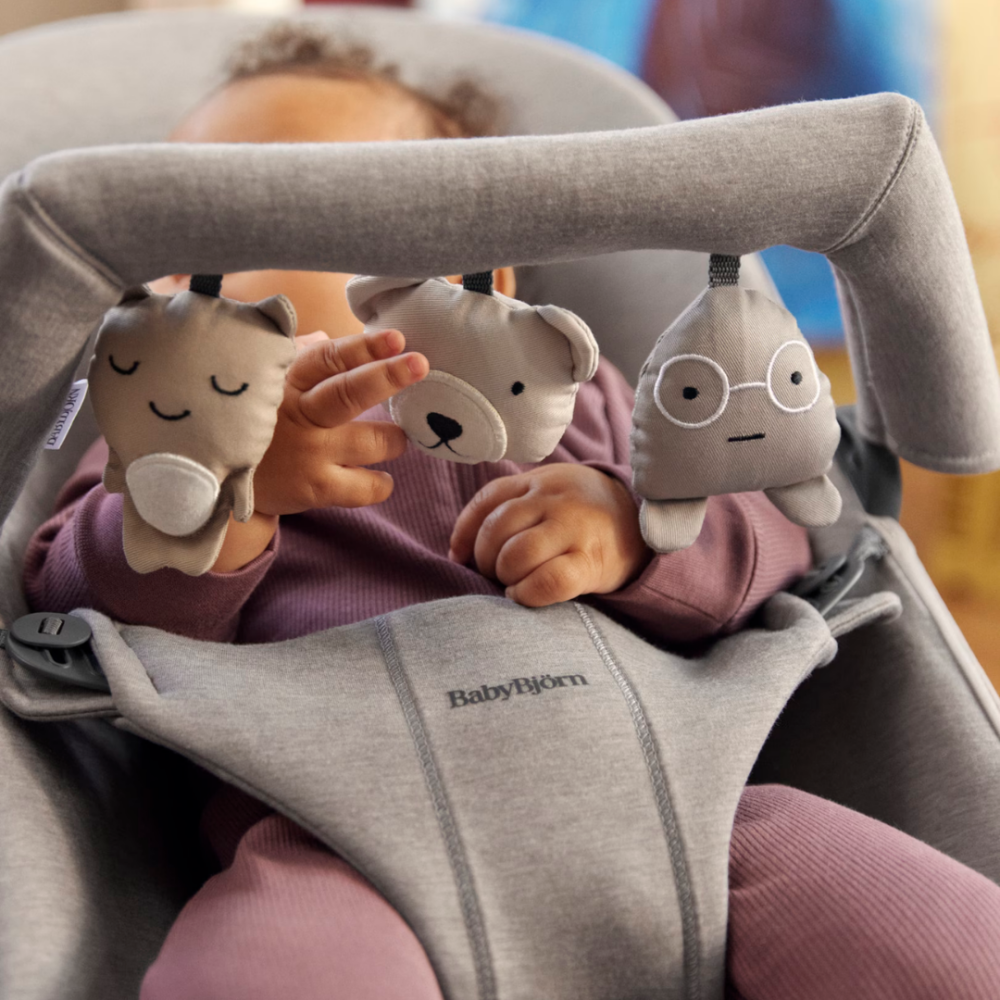 Bara de jucarii BabyBjorn Soft Toys Neutrals – pentru balansoarele Soft si Bliss