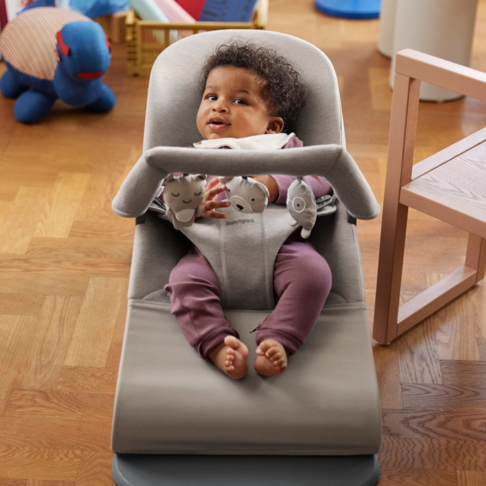 Bara de jucarii BabyBjorn Soft Toys Neutrals – pentru balansoarele Soft si Bliss