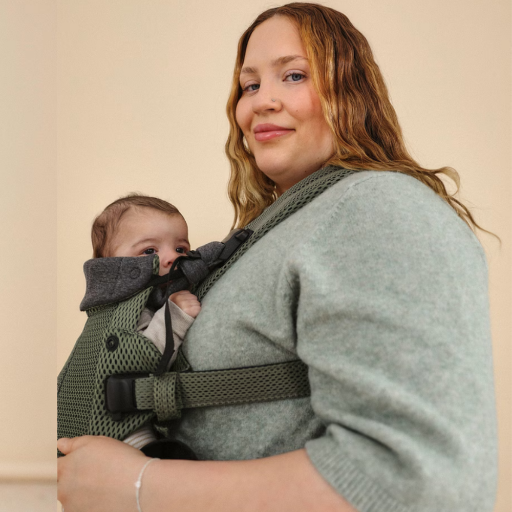 Marsupiu anatomic cu multiple pozitii de purtare BabyBjorn colectia Harmony, Dark Green, 3D Mesh