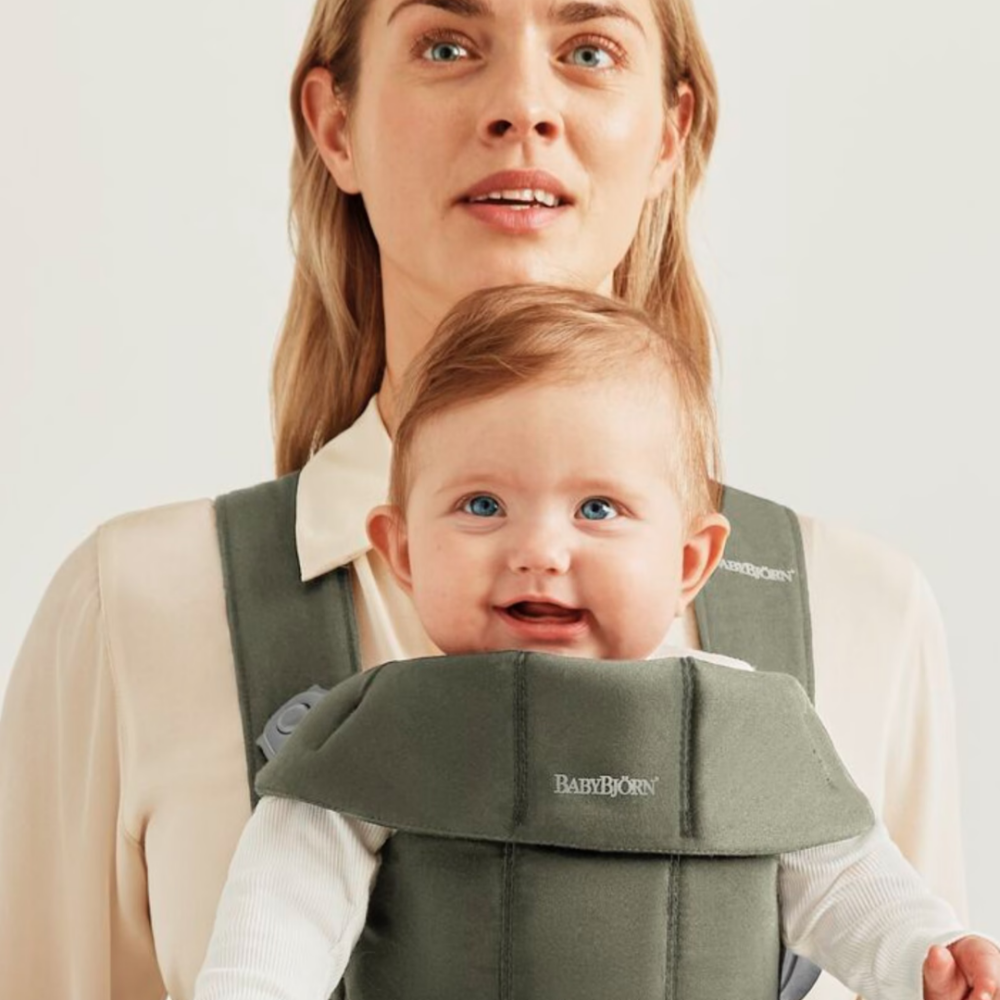 Marsupiu anatomic cu multiple pozitii de purtare BabyBjorn Mini, Dark Green, Tesatura