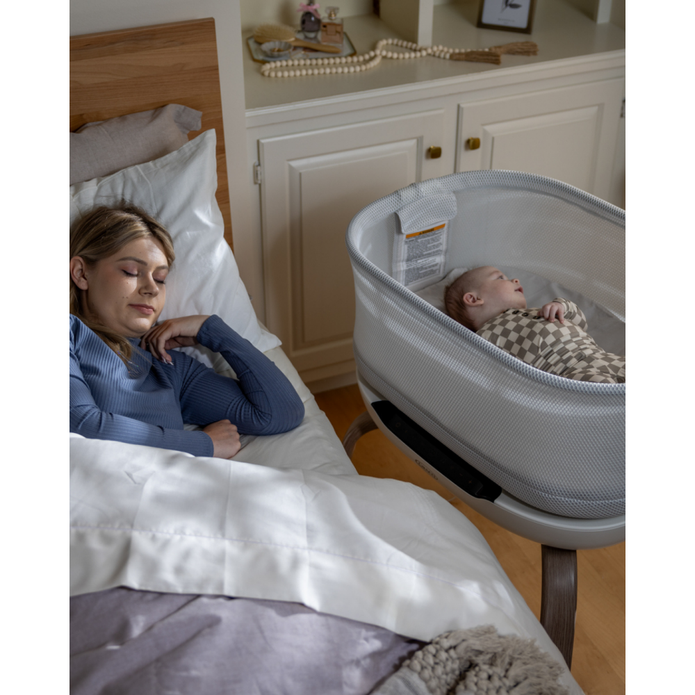 Patut co-sleeper Graco Eluma Nest Luna cu leganare automata si sistem inteligent de detectare a plansului