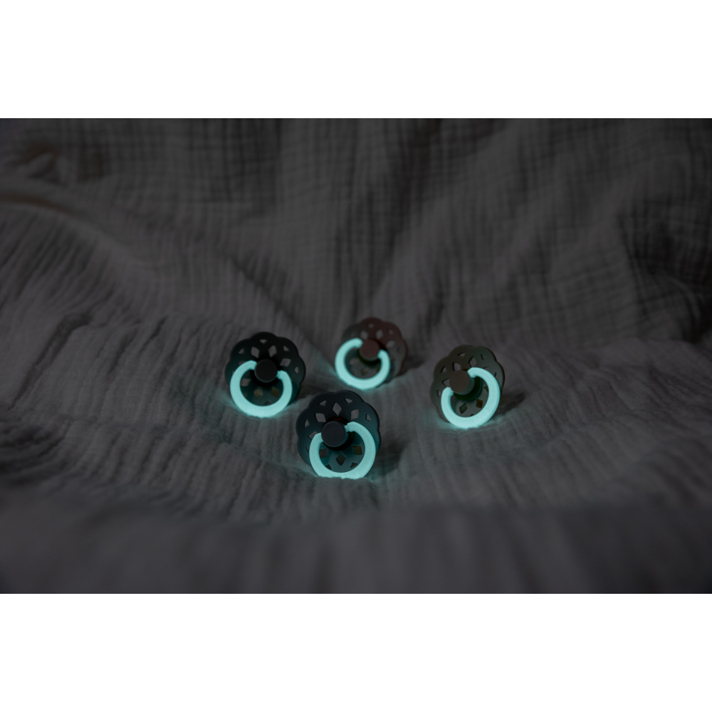 BIBS - Set 2 suzete fosforescente Colour Glow Latex, tetina rotunda, 18 luni +