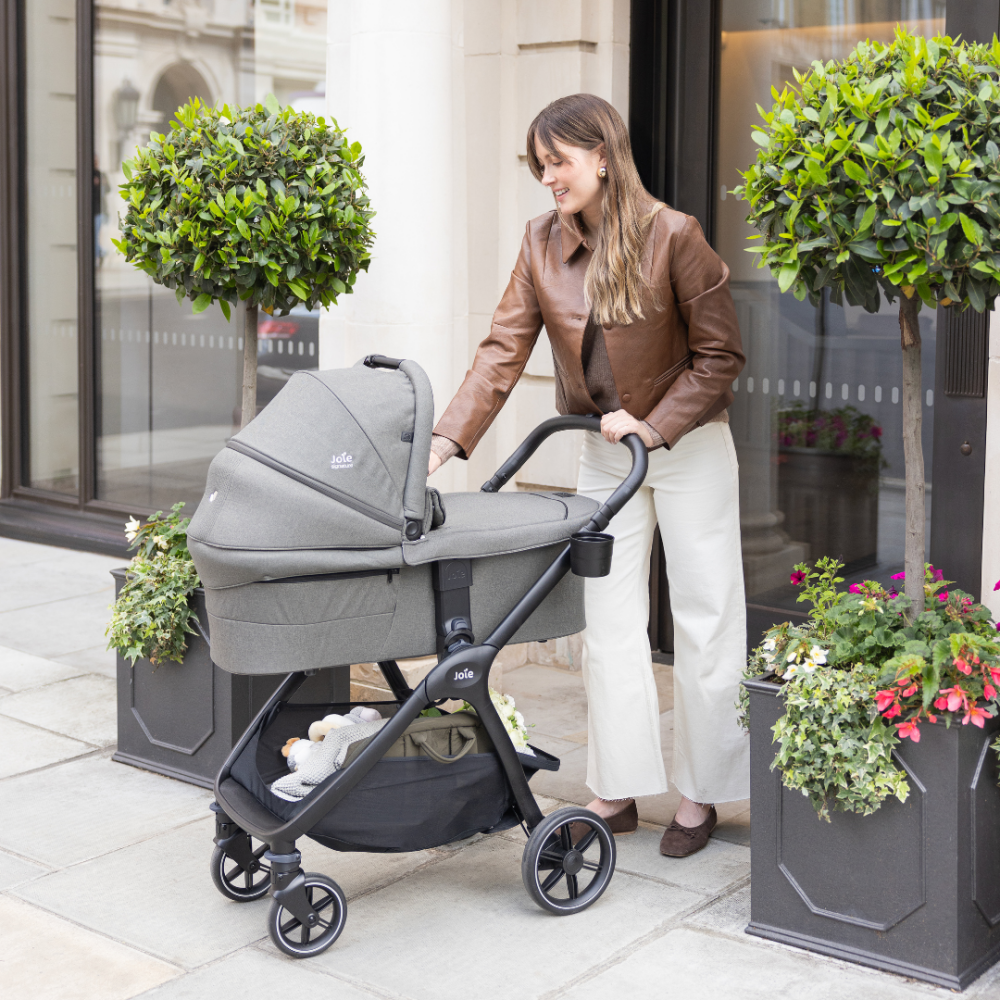 Carucior pentru copii multifunctional 3 in 1 Joie Valora Signature Sandstone (Carucior Valora + Landou Ramble XL + scoica i-Starter)