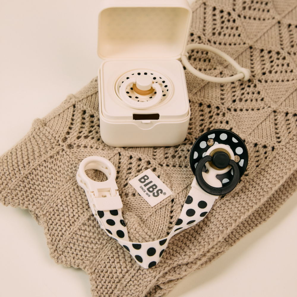 Lantisor clip BIBS Loop pentru suzeta, Studio Collection Polka Dots, Ivory Black
