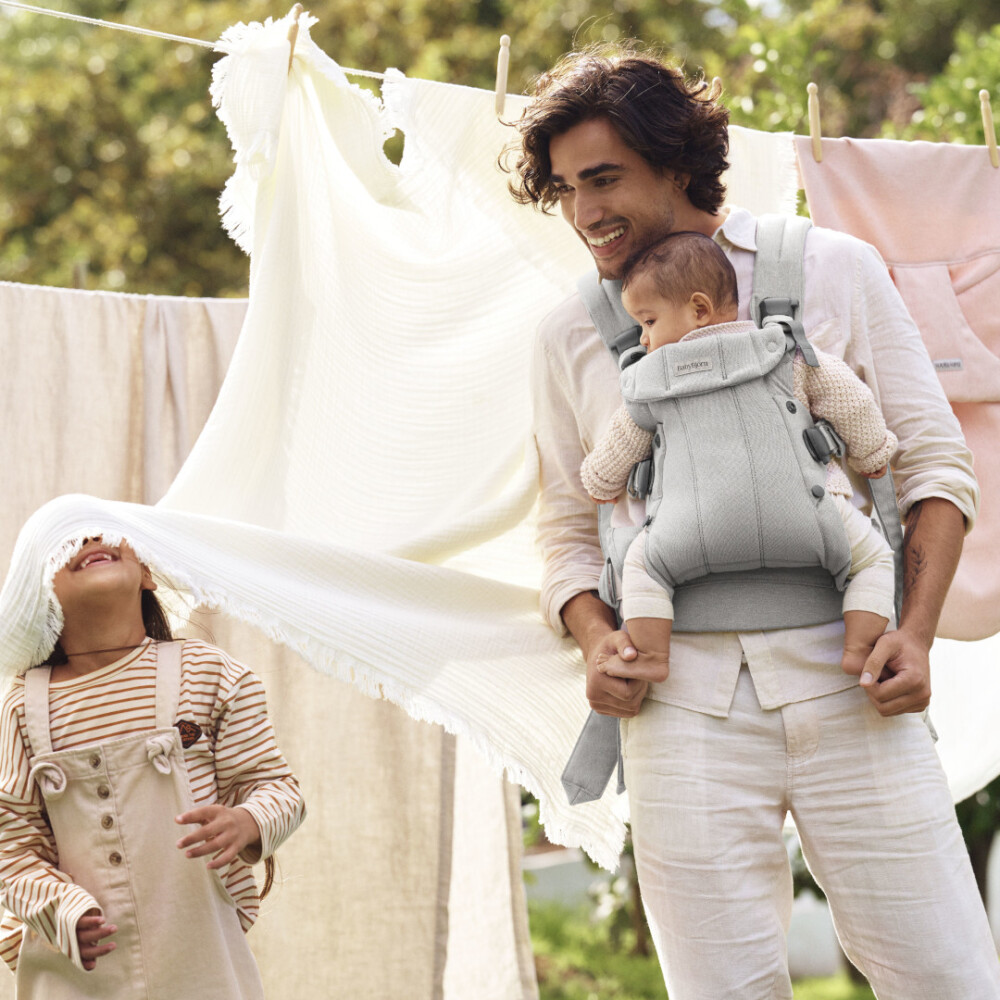 Marsupiu anatomic BabyBjorn cu multiple pozitii de purtare colectia Harmony, tesatura melange, Light Grey