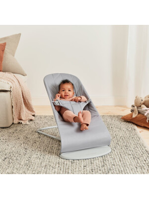 Balansoar din tesatura matlasata cu aspect delicat de petala pentru copii Baby Bjorn Bliss, Light Grey