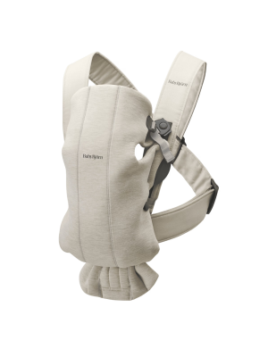 Marsupiu anatomic cu multiple pozitii de purtare BabyBjorn Mini, Light Beige, 3D Jersey