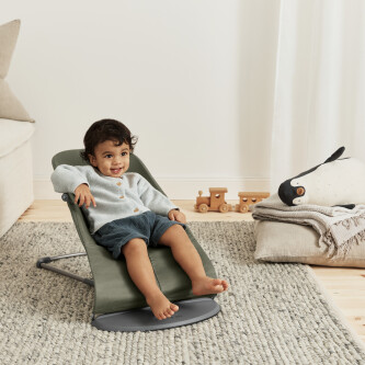 Balansoar BabyBjorn Bliss Dark Green cu aspect delicat de petala, tesatura matlasata