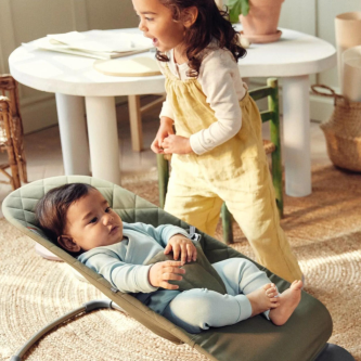 Balansoar din tesatura matlasata cu aspect Clasic pentru copii Baby Bjorn Balance Bliss, Dark Green