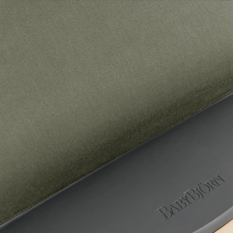 Balansoar din tesatura matlasata cu aspect Clasic pentru copii Baby Bjorn Balance Bliss, Dark Green