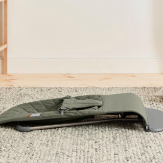 Balansoar din tesatura matlasata cu aspect Clasic pentru copii Baby Bjorn Balance Bliss, Dark Green