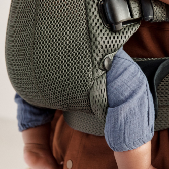 Marsupiu anatomic cu multiple pozitii de purtare BabyBjorn colectia Harmony, Dark Green, 3D Mesh