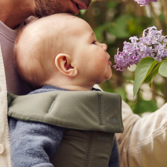 Marsupiu anatomic cu multiple pozitii de purtare BabyBjorn Mini, Dark Green, Tesatura