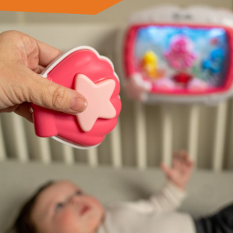 Jucarie muzicala pentru patut Baby Einstein Sea Dreams Soother Pink