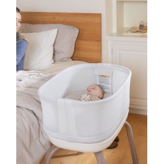 Patut co-sleeper Graco Eluma Nest Luna cu leganare automata si sistem inteligent de detectare a plansului