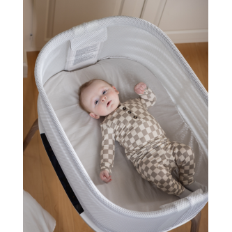 Patut co-sleeper Graco Eluma Nest Luna cu leganare automata si sistem inteligent de detectare a plansului