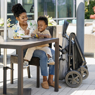 Carucior pentru copii multifunctional 3 in 1 Graco Near2Me DLX Ash (Carucior Near2Me DLX + Landou Near2Me DLX + Scoica SnugLite)