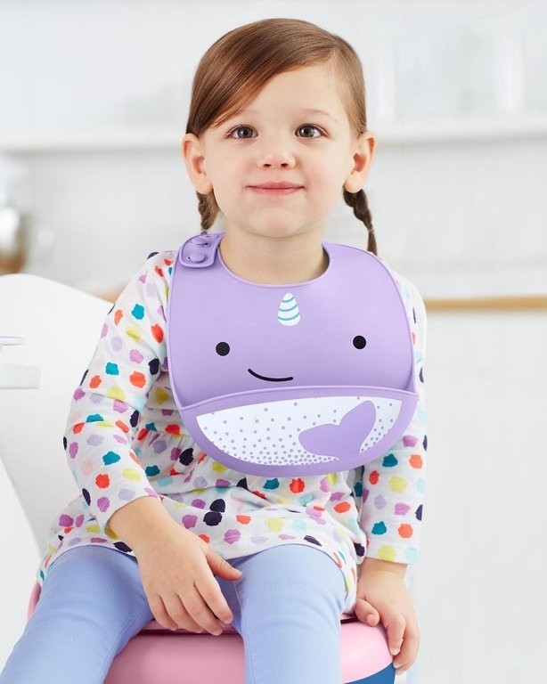 Skip Hop - Bavetica de silicon Fold & Go Zoo - Balena