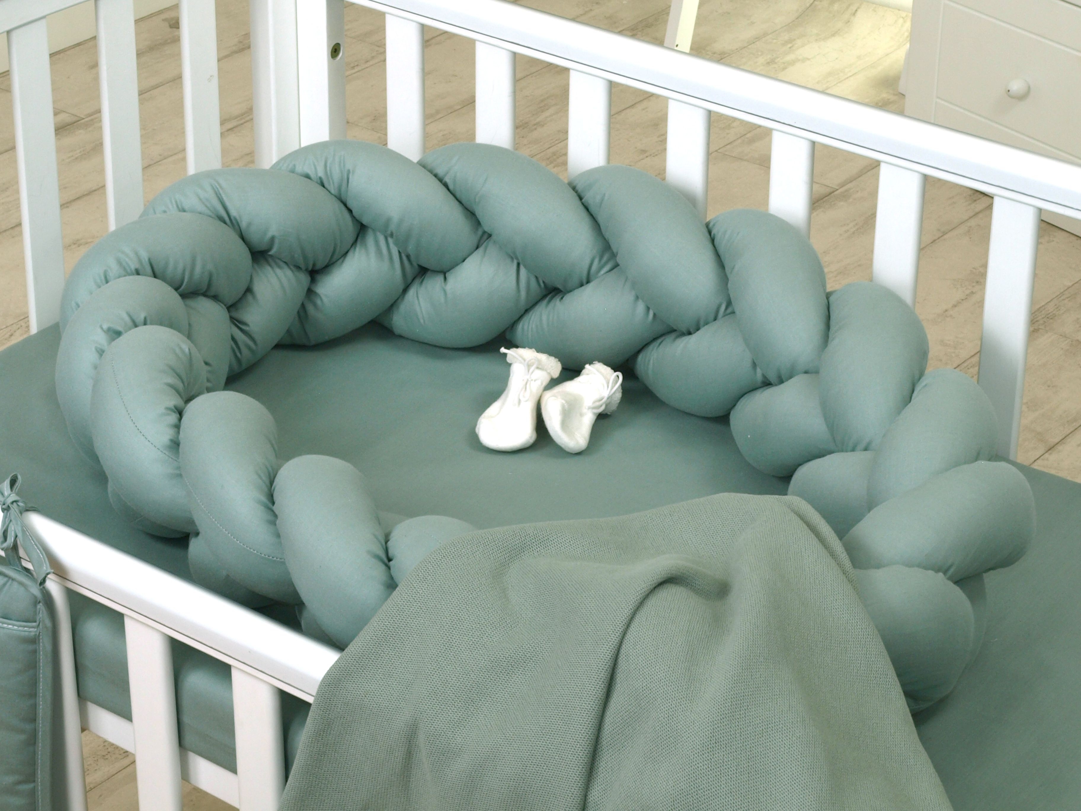 Jolie - Protectie impletita pentru patut si Baby Nest Pure Salvia, 240*21 cm